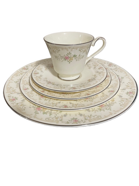 Royal Doulton Diana The Romance Collection 1981 5 Piece Place Setting Lot 1